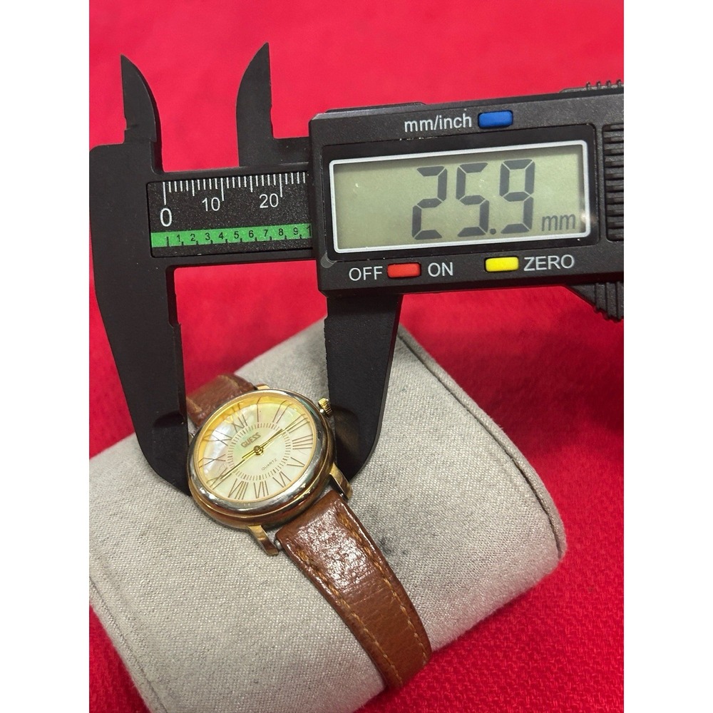 Guess Inc 1988 Womens Watch Gold Tone Hong Kong Made New Battery - Picture 16 of 16